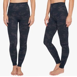 NEW Spanx Look At Me Now Seamless Camo Leggings Black/Gray Small